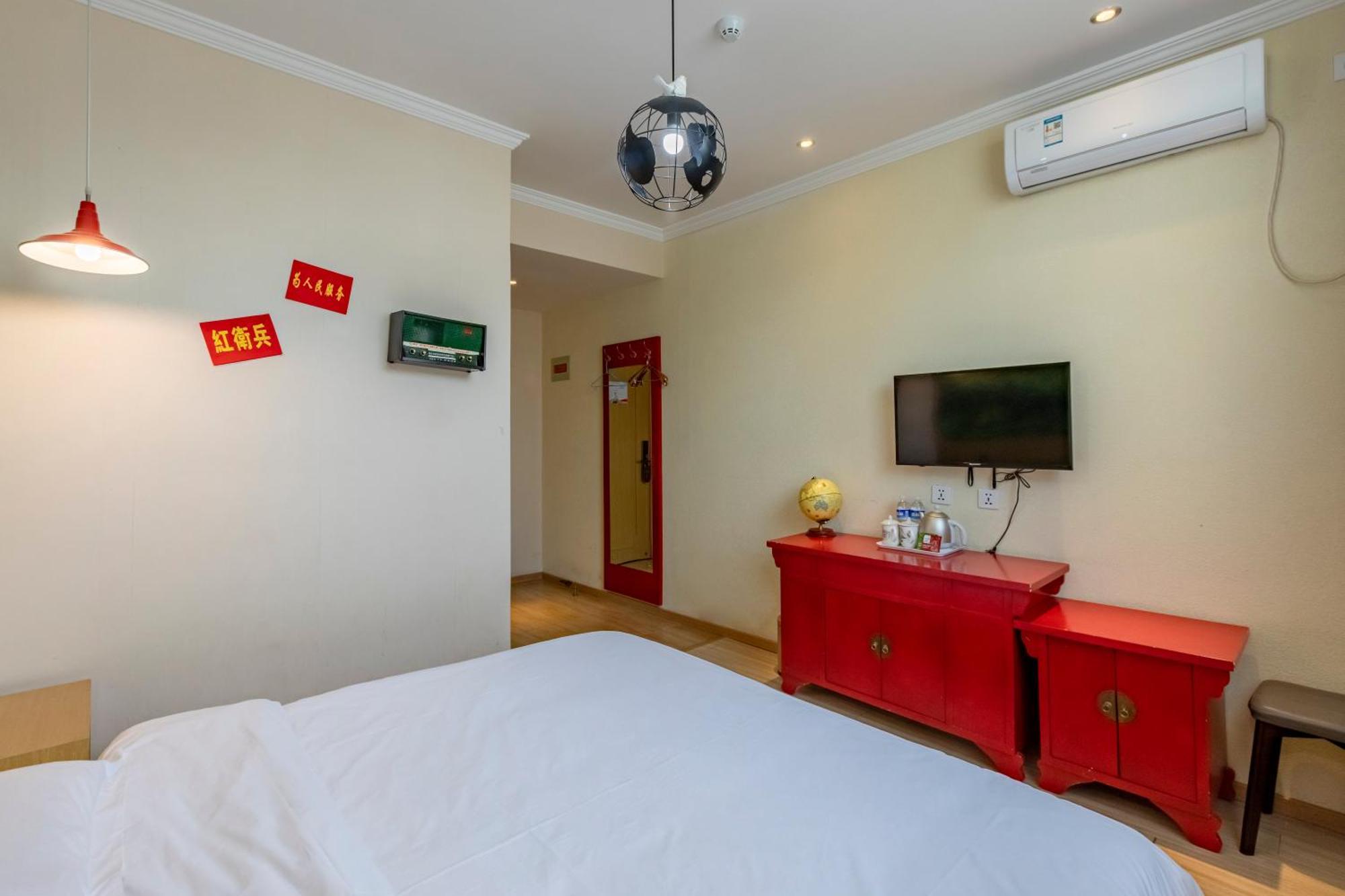 Happy Dragon Alley Hotel-In The City Center With Big Window&Free Coffe, Fluent English Speaking,Tourist Attractions Ticket Service&Food Recommendation,Near Tian Anmen Forbiddencity,Near Lama Temple,Easy To Walk To Nanluoalley&Shichahai Beijing Bagian luar foto